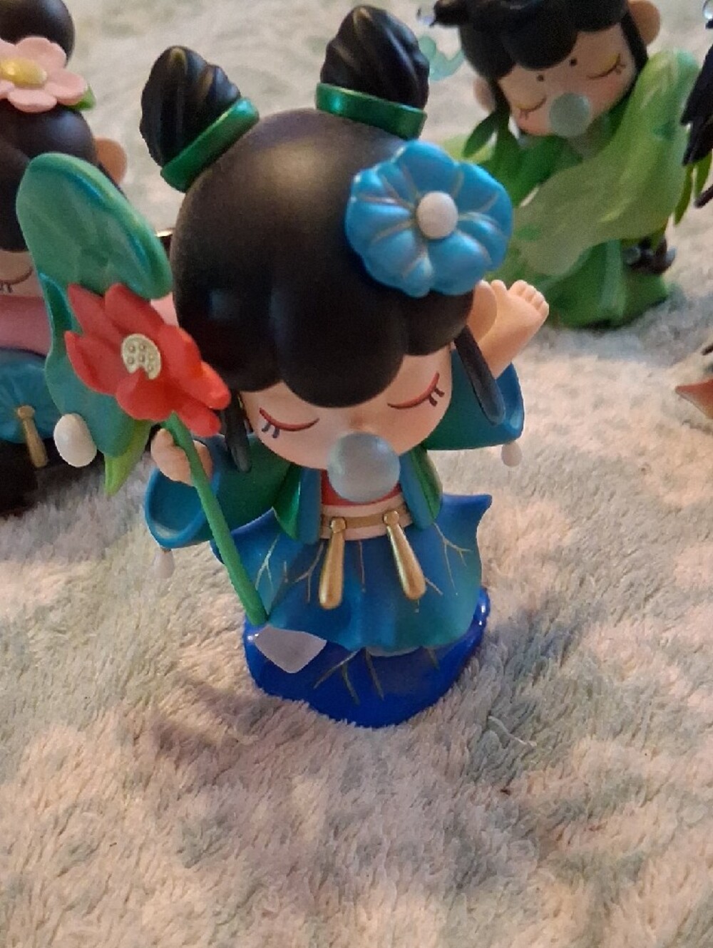 Nanci Figure - Set of Decorative Collectible Dolls - Picture 2 of 5